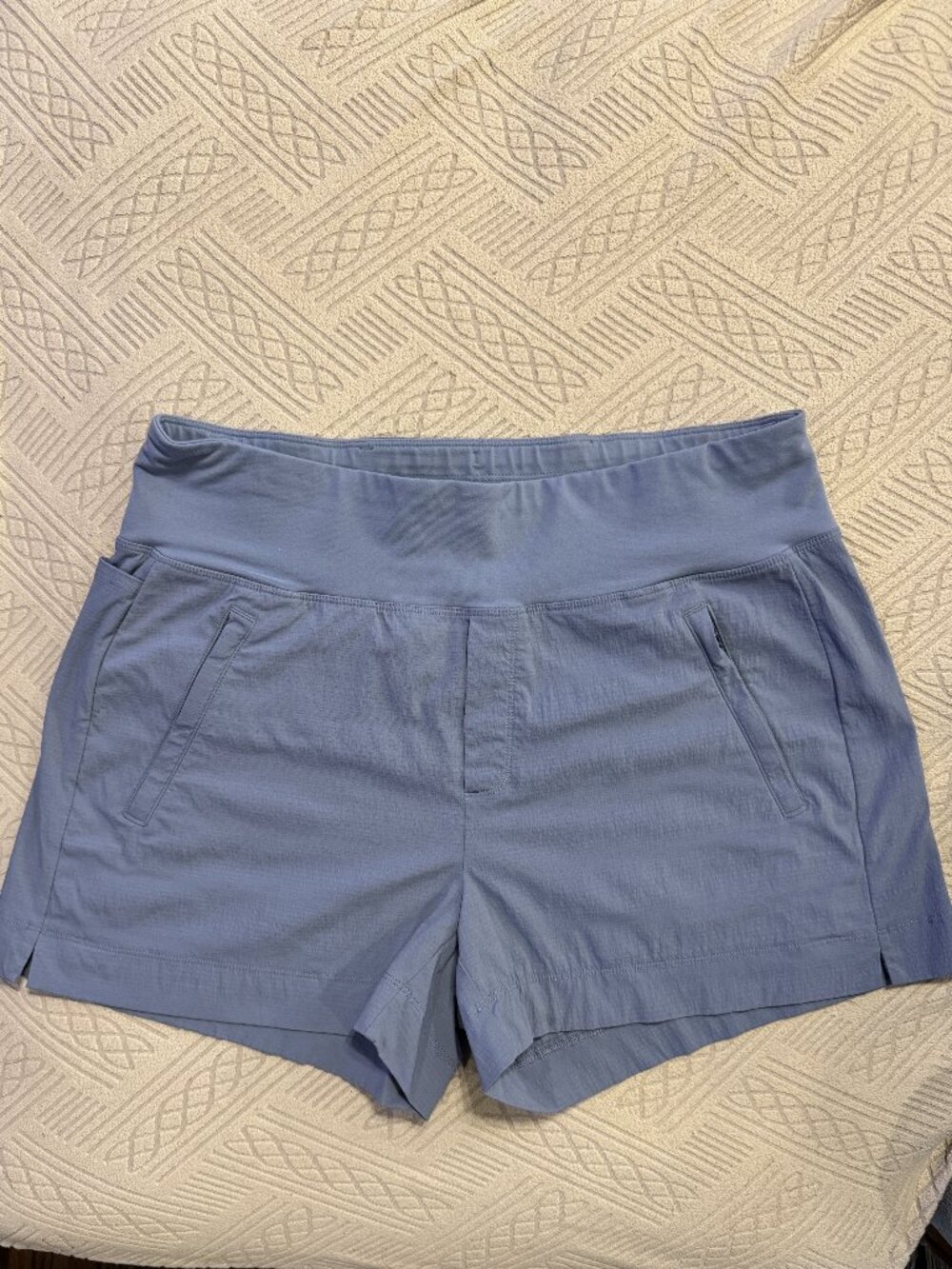Athleta Trekkie North 3.5” Shorts Light Blue Zip Pockets Elastic Waist Womens 10